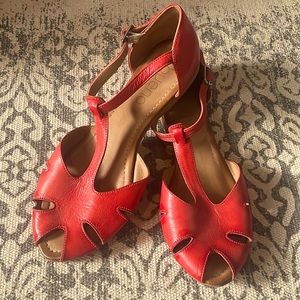 Peep-toe summer sandals